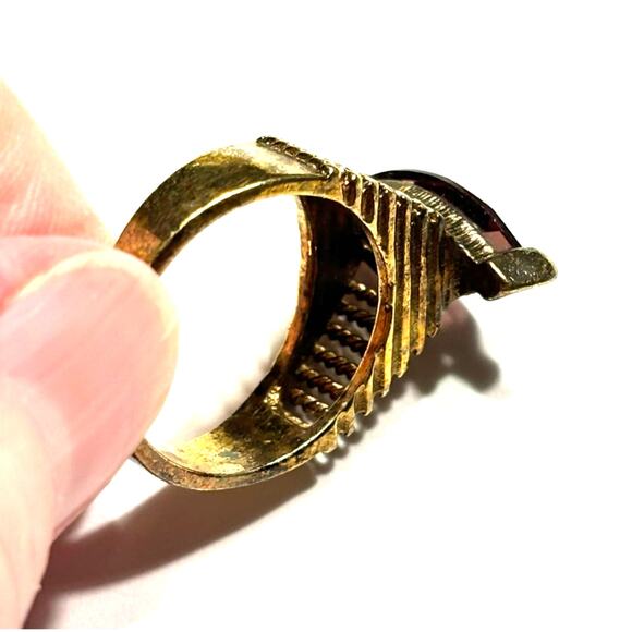 Vintage Cocktail Ring textured gold band purple marquise center stone Size 7 - Picture 4 of 8